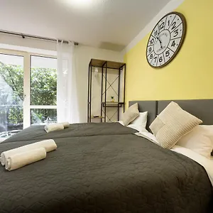 Immostay S#2 Zimmer - Free Parking & Balkon, Wifi & Naehe Mercedes Benz Apartment